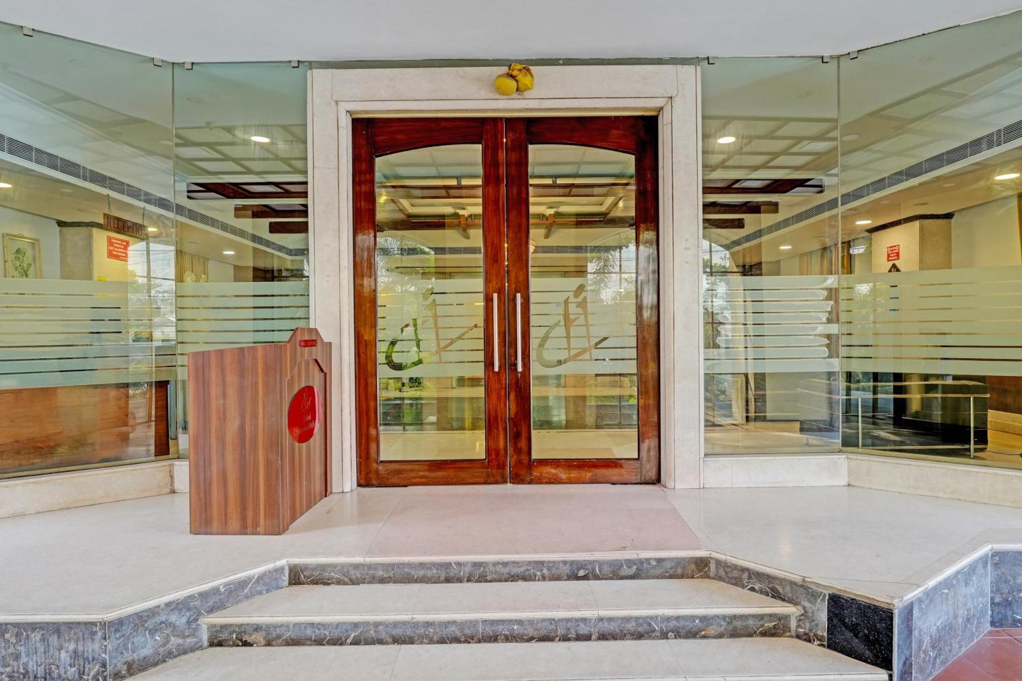 Palette Hotel Chennai Exterior photo